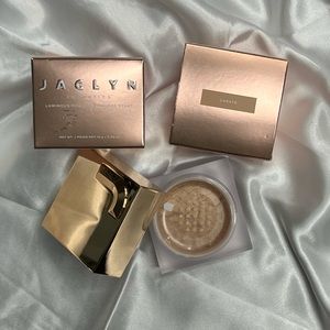 Jaclyn hill Luminous Powder